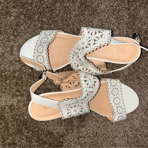 Women low heeled wedged sandal